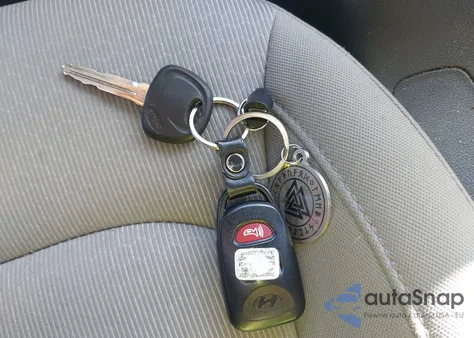 2017 Hyundai Elantra Se z USA, uszkodzony, nr VIN KMHD74LF3HU423353